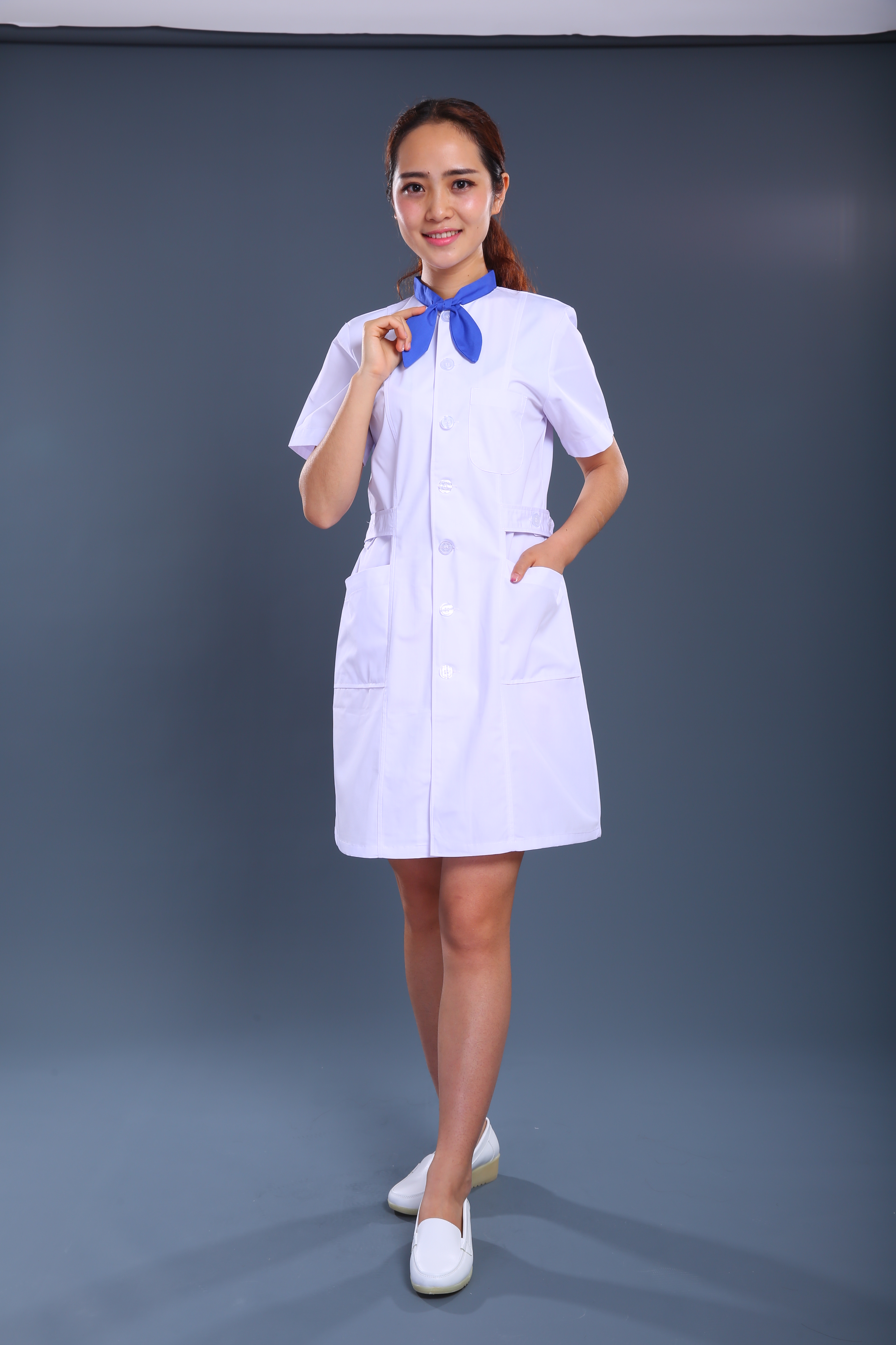 藍(lán)白款護(hù)士制服