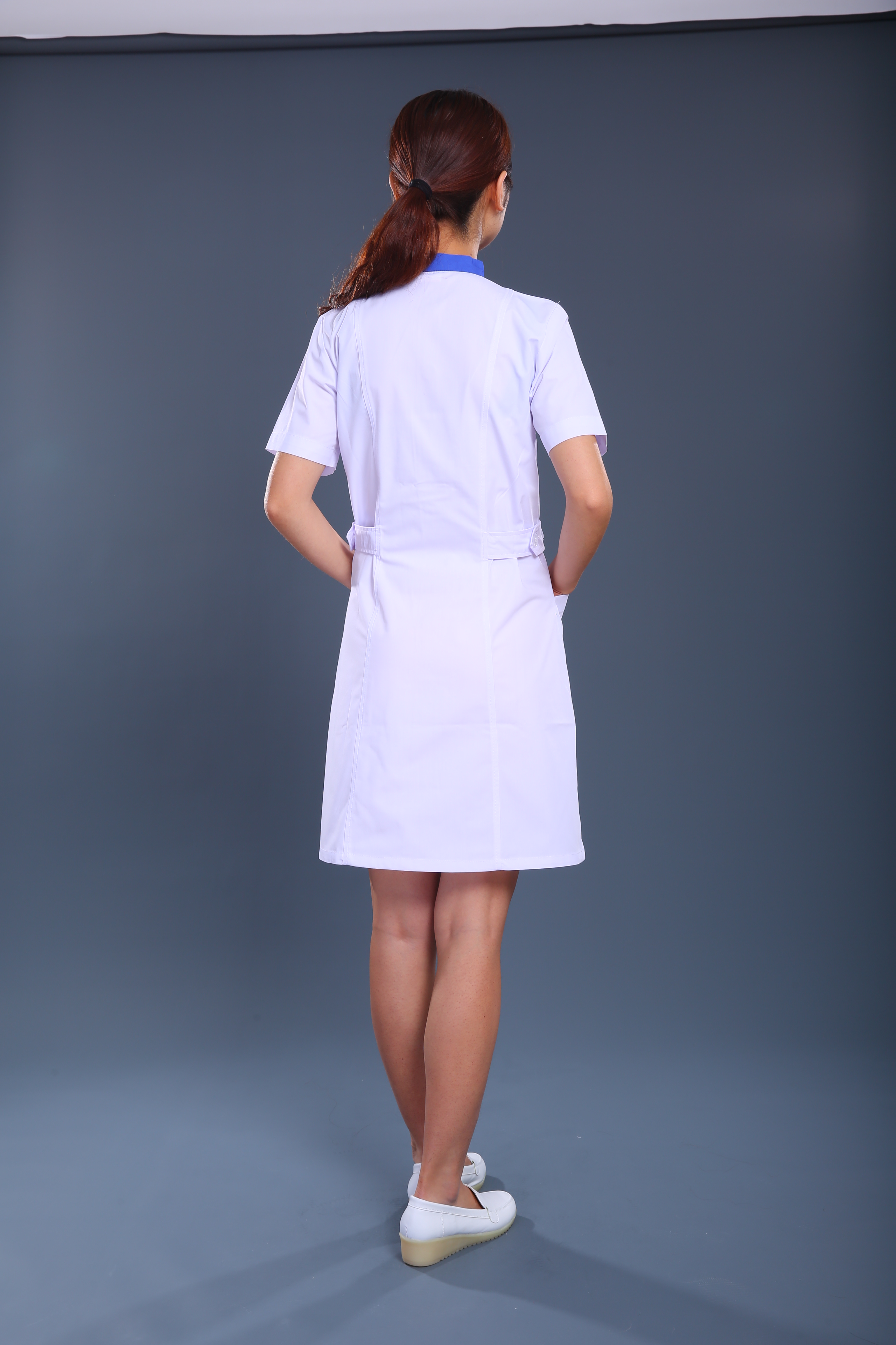 藍(lán)白款護(hù)士制服