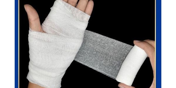 如何使用醫(yī)用紗布對傷口進(jìn)行初步處理